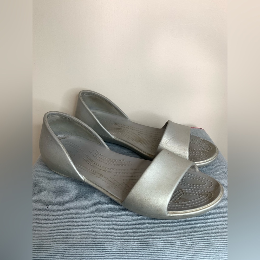 Crocs Silver Sandals 9 - Picture 2 of 10